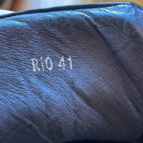 Simple black and white ankle bootie with inside zipper - Picture 5 of 5